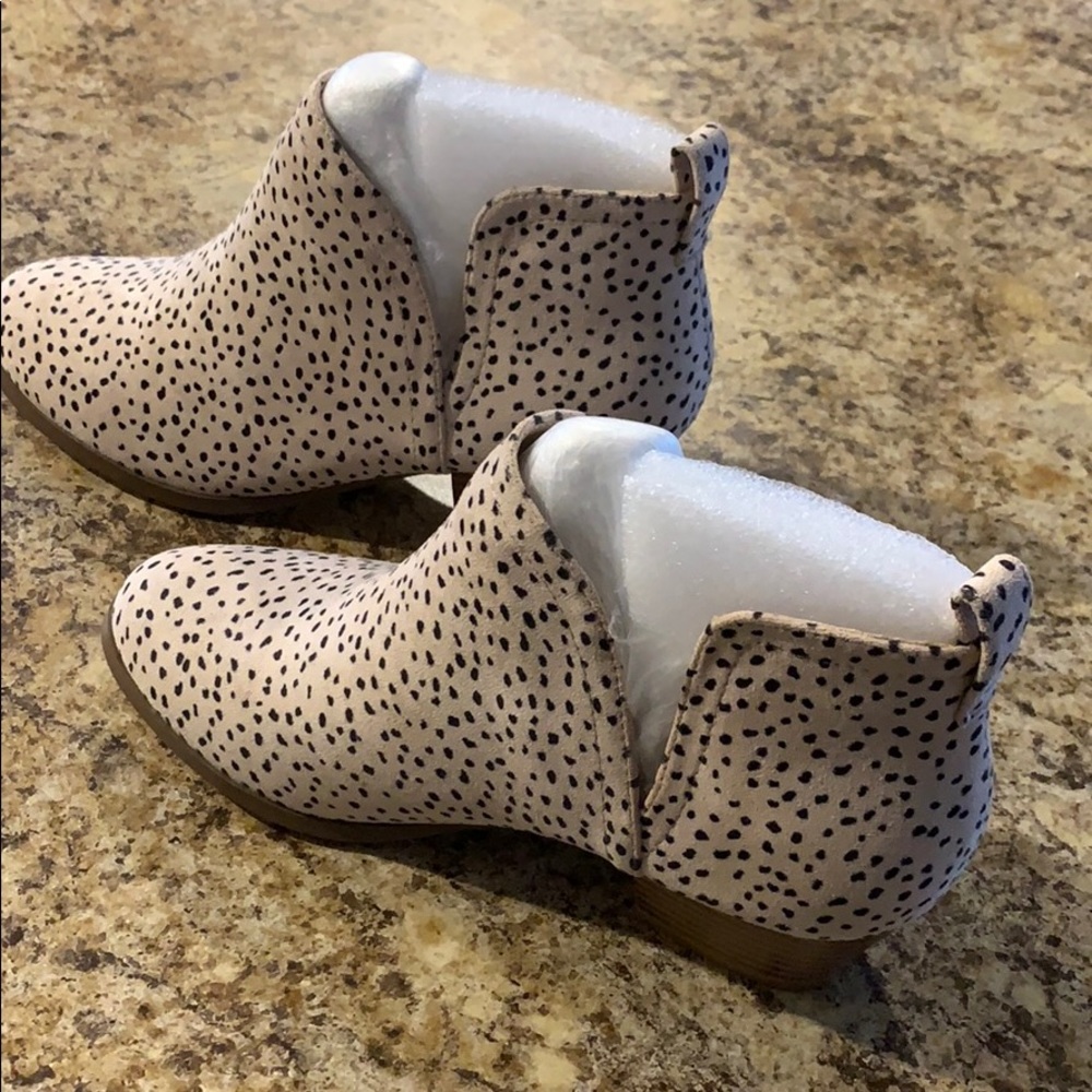 Size 5 faux fur boots!
